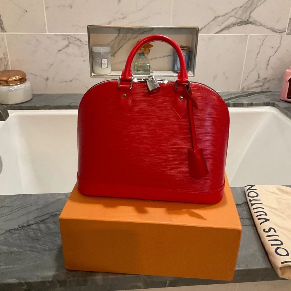 EUC Louis Vuitton Alma PM Epi leather “Cocquelicot” with crossbody strap red - Picture 2 of 16